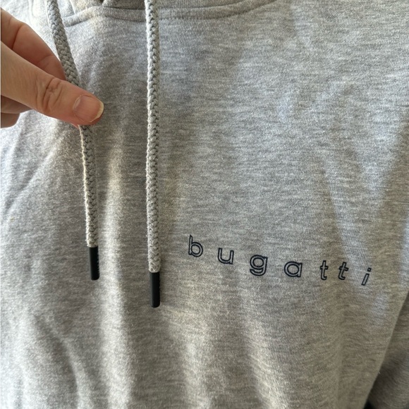 Bugatti brand hoodie. Size XL (fits smaller - model normally wears Medium) - Picture 4 of 14